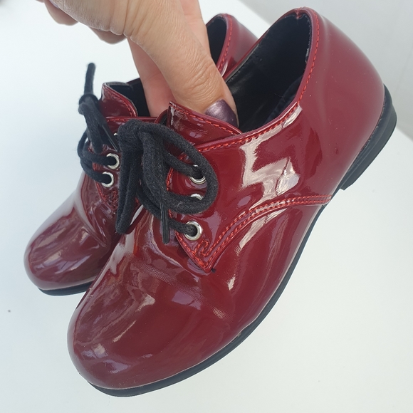Ki.té.toi Burgundy Patent Girls Lace Up Shoes - Picture 6 of 6